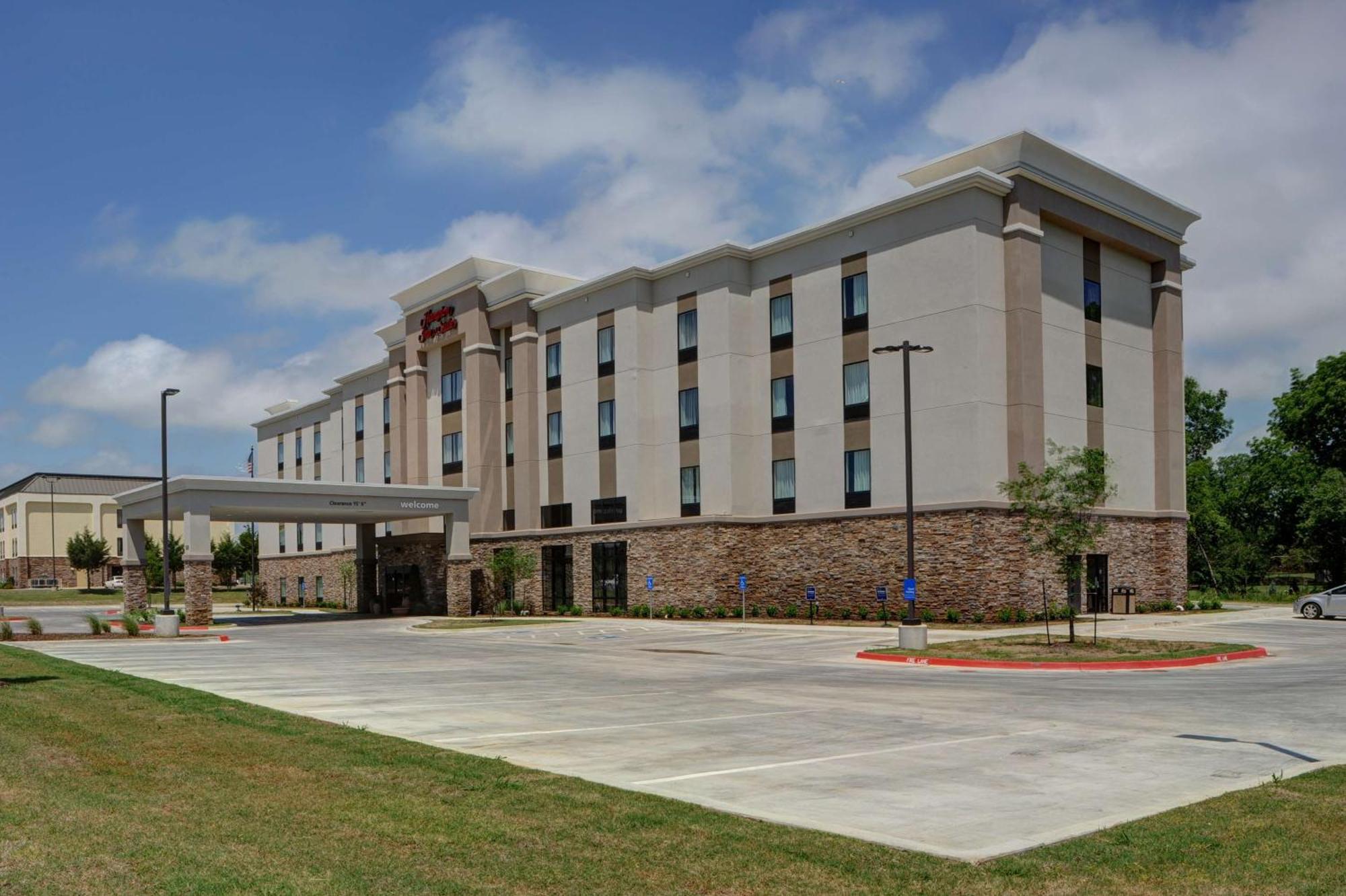 Hampton Inn & Suites Ardmore Exterior photo